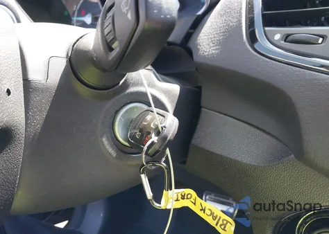 2019 Ford Fiesta St Line z USA, uszkodzony, nr VIN 3FADP4DJ1KM145237